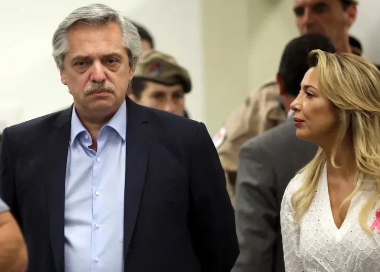 “Me dabas sopapos y me dejabas la cara hirviendo”: se conocieron nuevos chats entre Fabiola Yañez y el expresidente de Argentina Alberto Fernández