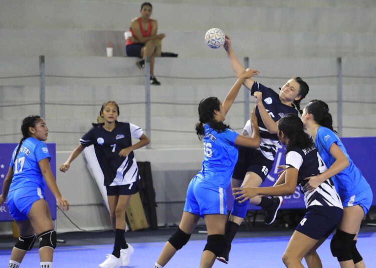 Guatemala domina el balonmano femenino de los Juegos Codicader