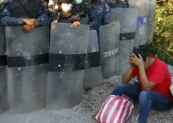 Guatemala detiene a 25 policías por tráfico de migrantes