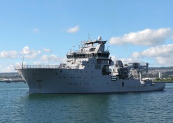 Un buque militar de Nueva Zelanda valorado en 63 millones de dólares encalla y se hunde