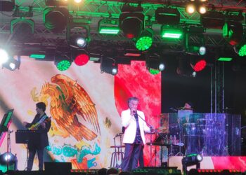 El Puma encendió al público salvadoreño en una velada llena de emoción y solidaridad