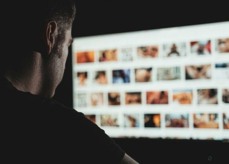 La Inteligencia Artificial está cambiando el contenido para adultos con videos y fotos falsas