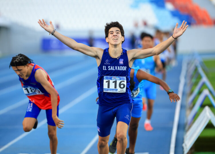 Moncayo y Tobar aportan oro para el atletismo salvadoreño en el Codicader