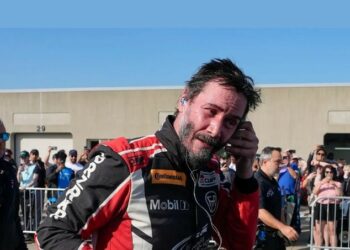 Keanu Reeves derrapa durante su debut en las carreras profesionales