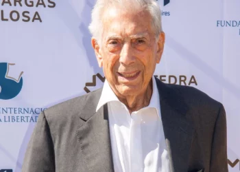Álvaro Vargas Llosa asegura que su padre «está todo lo bien que se puede estar a esa edad»