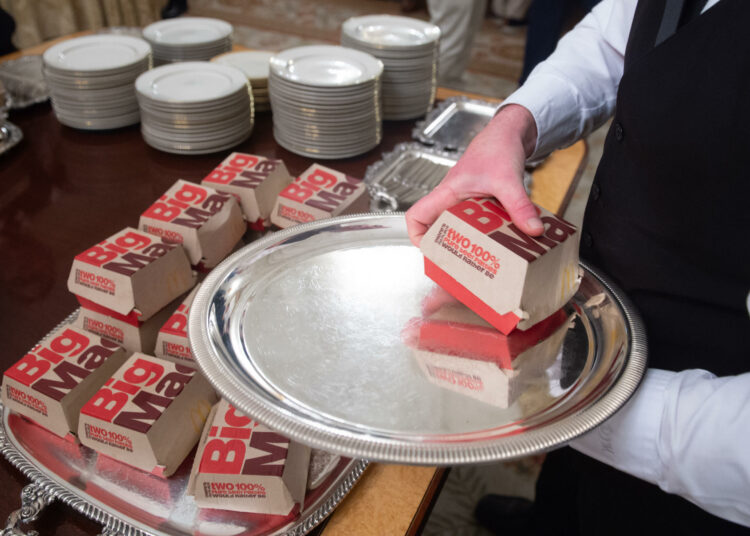 Un muerto y decenas de intoxicados en McDonald’s de EE.UU.