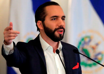 Nayib Bukele denuncia campaña mediática financiada por Soros
