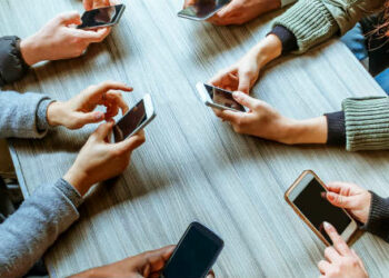 La OMS pide una legislación contra los ‘smartphones’