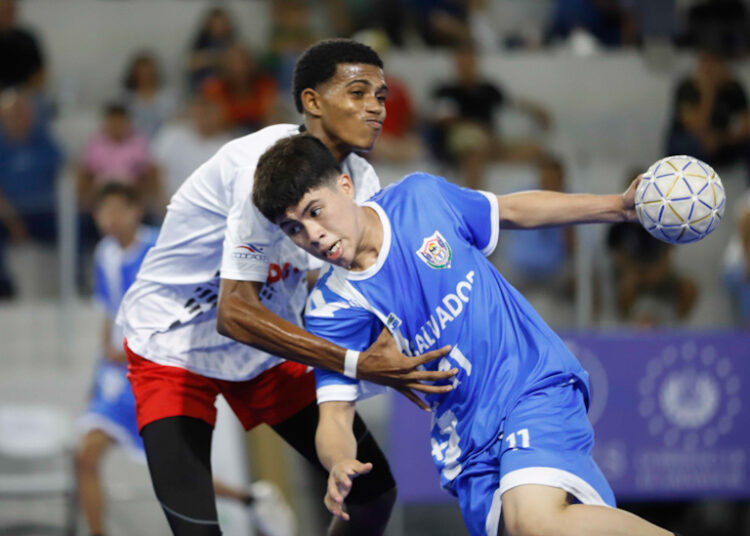 El Salvador debuta con un triunfo en el arranque del balonmano en los Juegos Codicader 2024