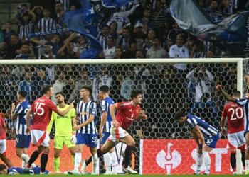 Porto y Manchester United empatan en un partido loco en la Europa League
