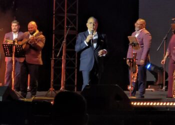 Gilberto Santa Rosa, el Caballero de la Salsa, cautiva a El Salvador en el Complejo Estadio Cuscatlán