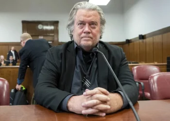 Steve Bannon, ex asesor de Donald Trump, salió de prisión tras pasar casi cuatro meses encarcelado