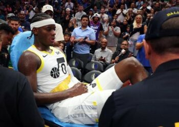 (VIDEO) Escalofriante lesión de Taylor Hendricks: fractura de peroné y dislocación de tobillo