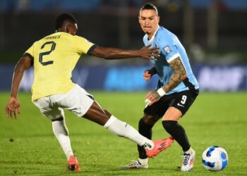 Uruguay iguala con Ecuador en medio de su crisis interna
