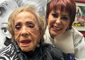 (VIDEOS) Alejandra Guzmán sufre aparatosa caída al intentar evitar la prensa