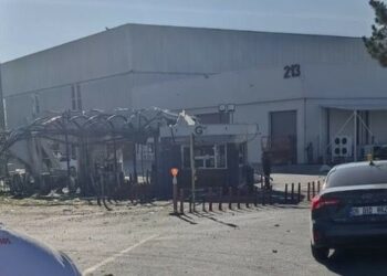 (VIDEOS) Muertos y heridos tras un atentado frente a la sede de una empresa aeronáutica en la capital turca