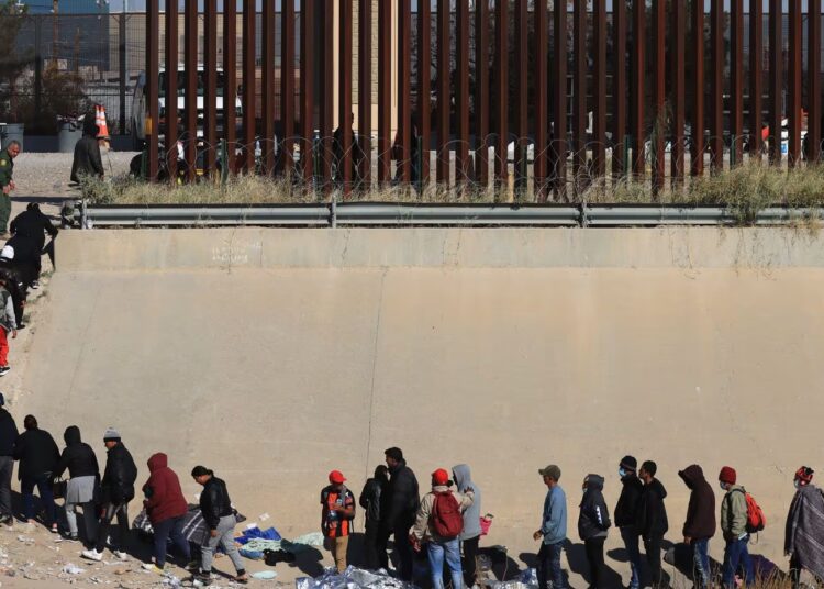 Administración Biden endurece las restricciones al asilo de migrantes en la frontera con México