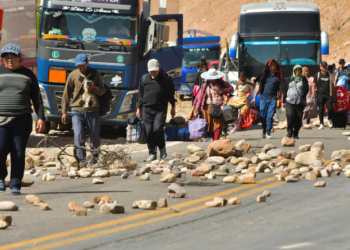 Tercer día de bloqueos en Bolivia por afines a Evo Morales