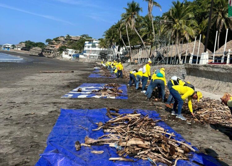 Privados de Libertad continúan labores de limpieza en playas del país