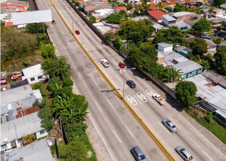 Carretera a Comalapa y Bulevar Monseñor Romero son señalizadas con nuevas velocidades máximas para iniciar con el sistema de fotomultas
