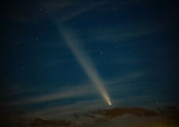 El cometa del siglo fascina a su paso cerca de la Tierra