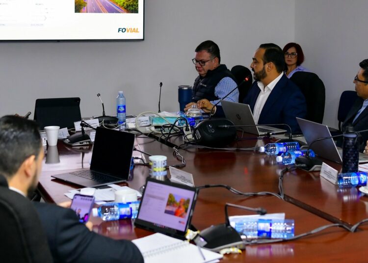 Vivienda, MOP y Fovial expusieron ante Comisión de Hacienda el uso que darán al presupuesto 2025