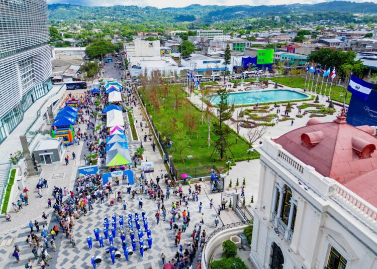 Capitalinos celebran «El Día del Juego», en el Centro Histórico