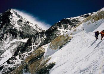 La montaña más alta del mundo se ha hecho aún más alta