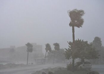 El Huracán Milton tocó tierra cerca de Siesta Key y arrasa la costa del Golfo de Florida con vientos de 195 km/h