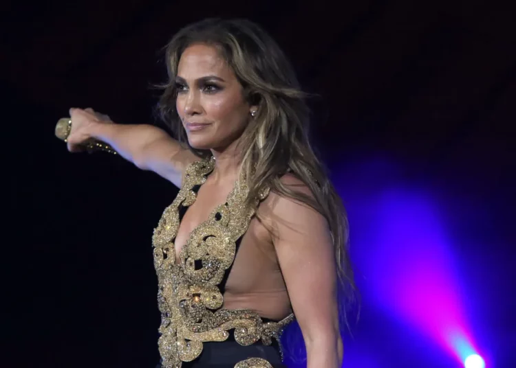 Jennifer López está desesperada por conseguir un ‘gran éxito dance’