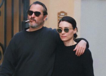 Joaquin Phoenix desata rumores de que se casó en secreto con Rooney Mara