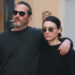 Joaquin Phoenix desata rumores de que se casó en secreto con Rooney Mara