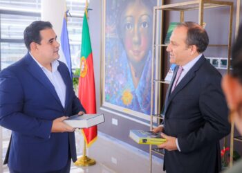 Portugal realiza importante donativo de libros a la BINAES