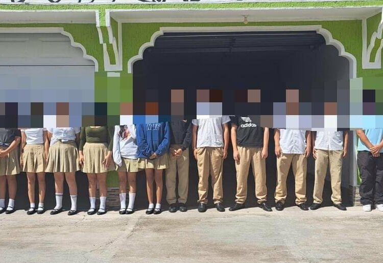 Sorprenden a 17 estudiantes de bachillerato en un motel de Chalatenango consumiendo alcohol y generando escándalo