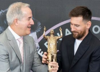 Lionel Messi recibió el premio al futbolista con más títulos
