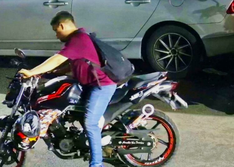Capturan a sujeto que fue grabado al momento de robar una motocicleta en Soyapango