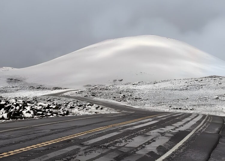 Nieve en Hawái: el volcán Mauna Kea se cubre de blanco en pleno octubre