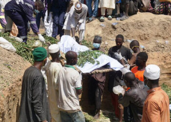 Más de 140 personas mueren en explosión de camión cisterna de combustible en Nigeria