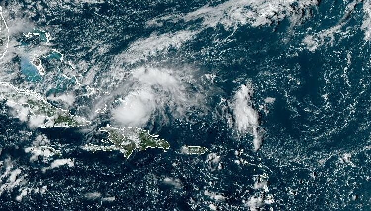 Oscar se intensificó rápidamente y se convirtió en huracán frente a la costa de Bahamas