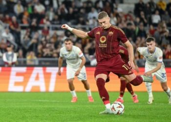 Roma logra su primer triunfo tras vencer con lo justo al Dinamo Kiev