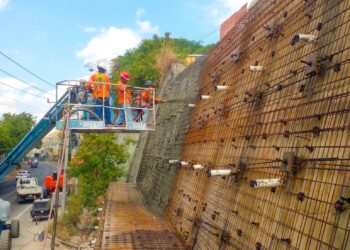 Gobierno interviene en más de 40 taludes en carretera a Comalapa y al Puerto de La Libertad