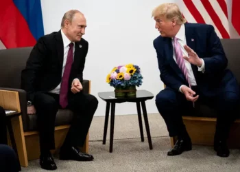 Cuando Donald Trump era presidente envió en secreto pruebas de detección de covid-19 a Putin