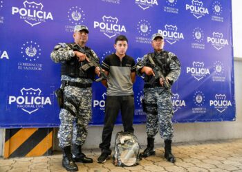 Hombre que apuñaló a dos mujeres al interior de la UES ha sido detenido