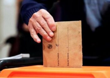 Uruguay va a las urnas con alta indecisión: mantener al oficialismo o girar de nuevo a la izquierda