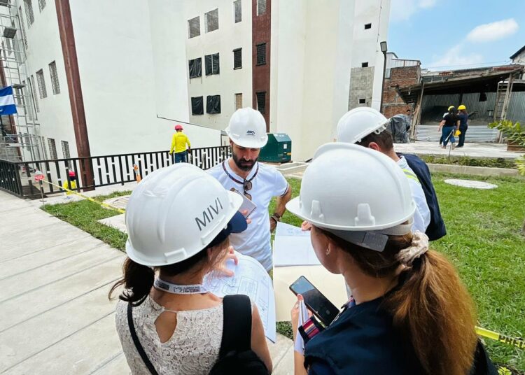 Realizan recorrido en construcción de proyectos habitacionales sociales de ayuda mutua
