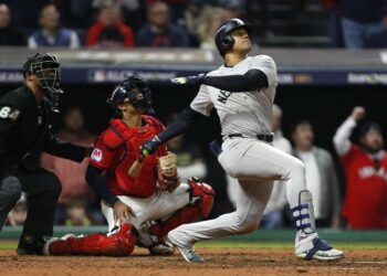 Soto pega jonrón de 3 carreras en la 10ma y coloca a Yankees en Serie Mundial por 41ra ocasión