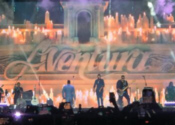Baile, gritos y pura euforia: así se vivió el concierto de Aventura en El Salvador
