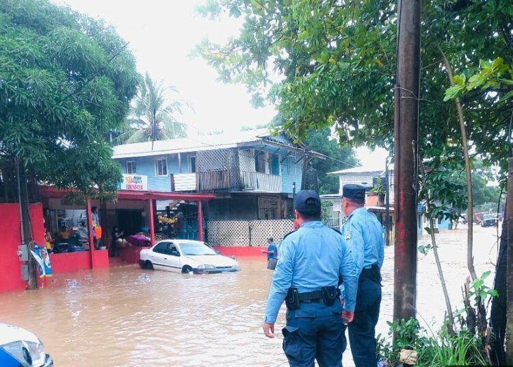 Tormenta tropical Sara causa inundaciones en Honduras