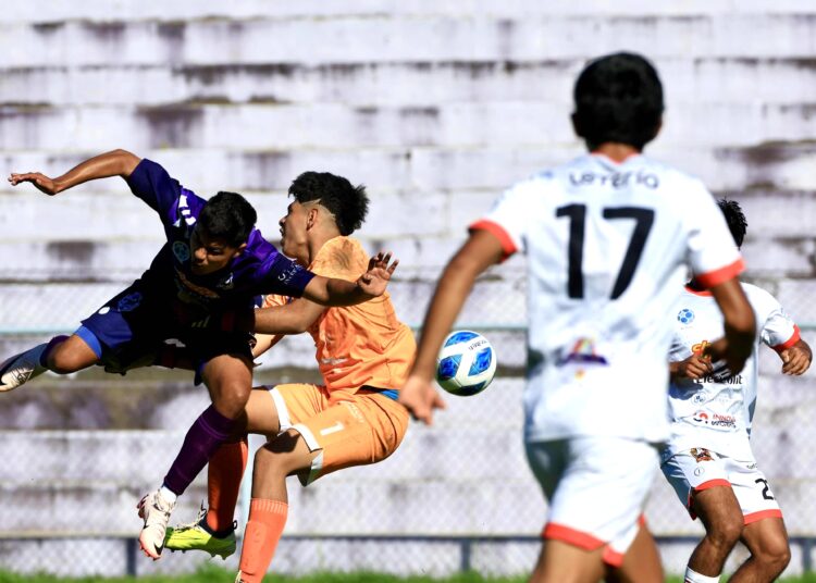 Alacranes da cátedra de fútbol en el Gregorio Martínez