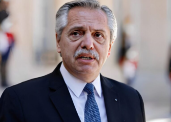 Expresidente argentino Alberto Fernández declaró en causa por supuesta corrupción